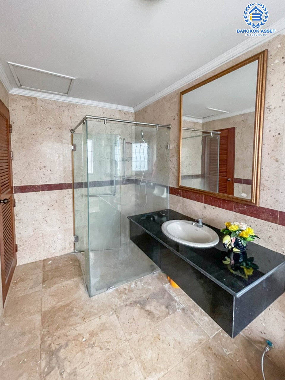 *****บ้านเดี่ยวมือสอง ม.ศุภาลัย ออคิดปาร์ค สุขาภิบาล5  เนื้อที่ 67 ตร.ว. ฟังก์ชัน 3 ห้องนอน 2 ห้องน้ำ จอดรถได้ 2 คัน บนทำเลเชื่อมต่อหลายเส้นทาง ถ.รามอินทรา ถ.สายไหม และถ.พหลโยธิน ใกล้สนามบินดอนเมือง ทางด่วน "รามอินทรา" และรถไฟฟ้าสายสีเขียว "สถานีสายหยุด"